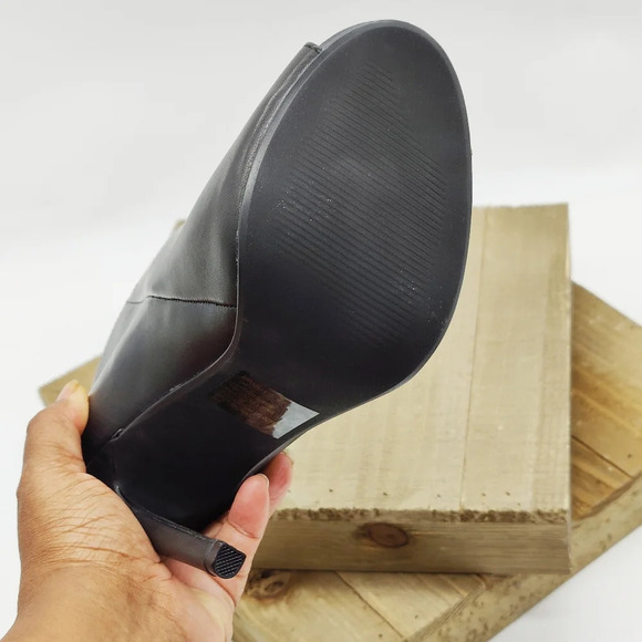 Steve Madden Bootie / Black / Zip Entry / Fits 6.5 Best - Picture 4 of 5